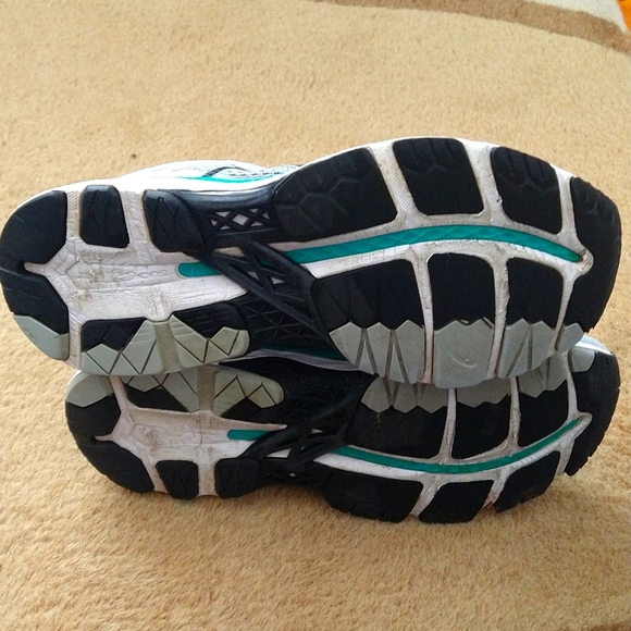 ASICS Gel-Kayano 24 Running Shoes - Picture 10 of 12